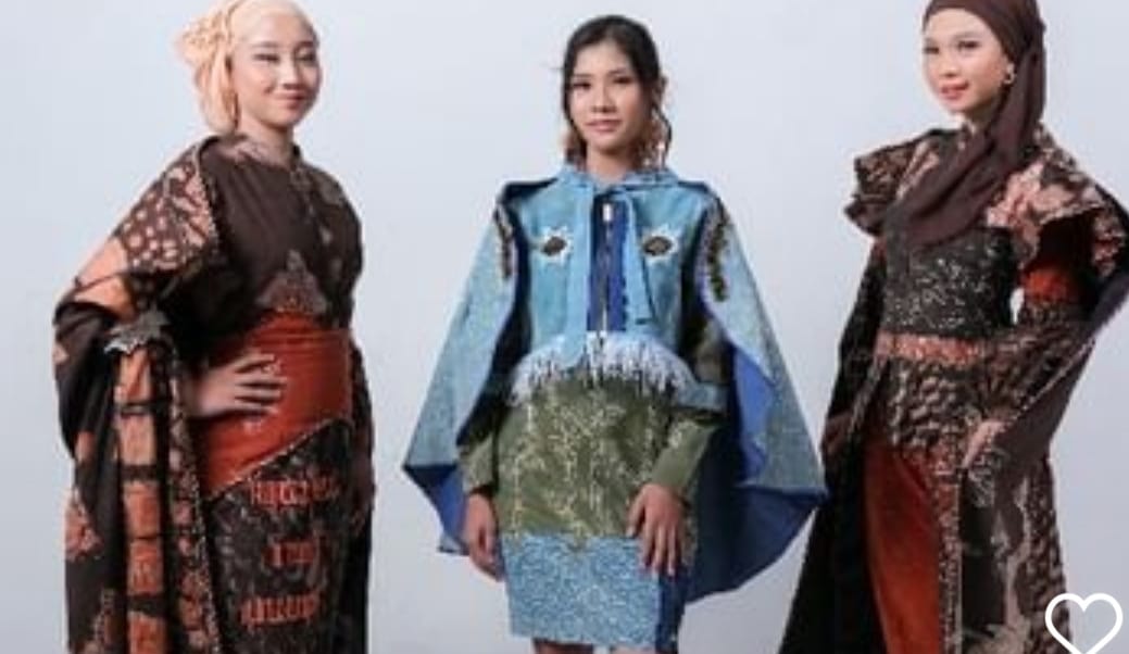 Batik Kontemporer Warna Alam  Menggebrak JMFW