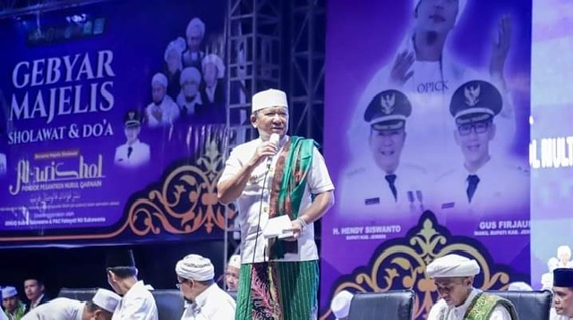 Ambulu Bersholawat Tak Sekedar Ibadah, Juga Tingkatkan Ekonomi Rakyat