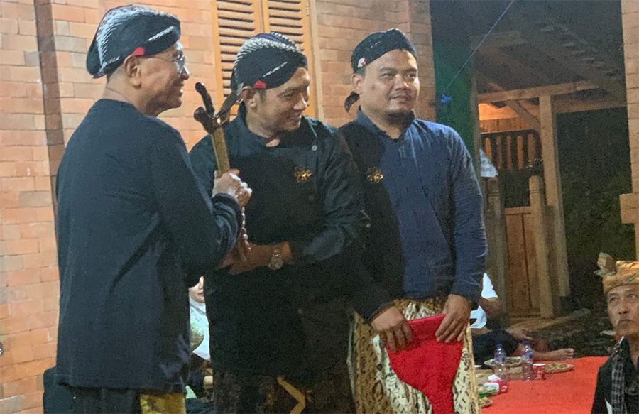 Saresehan Budaya Nilai Luhur Kesuksesan dengan Jiwa Tenang, Dahlan Iskan Dapat Hadiah Pusaka