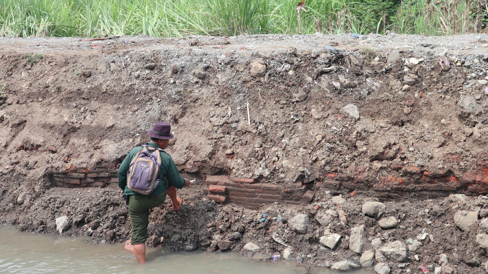 Diduga Sambungannya, Struktur Bata Kuno Ditemukan di Dekat Situs Kumitir Mojokerto