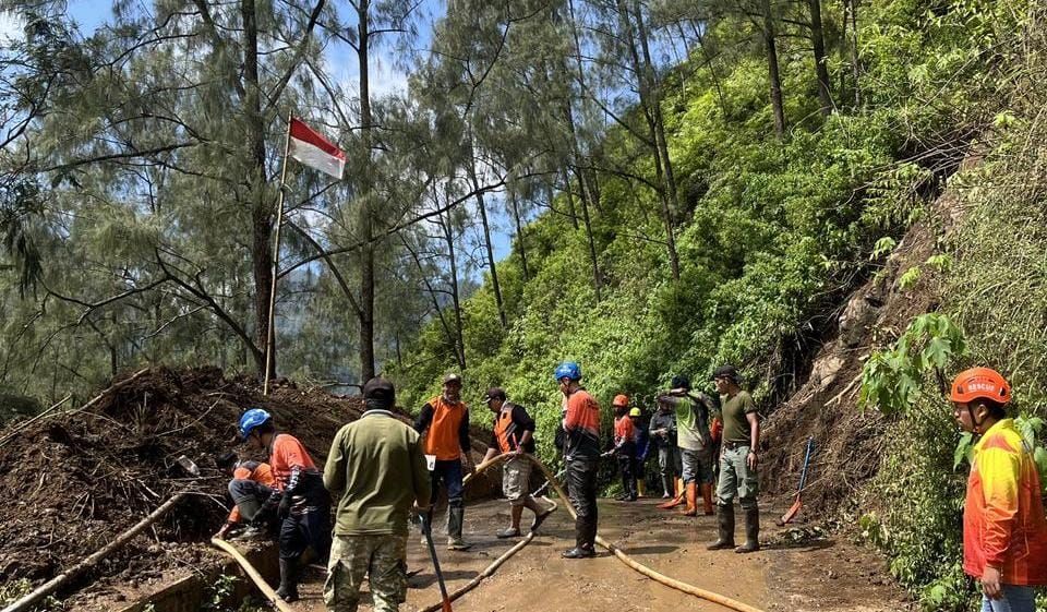 Jalan Alternatif Pacet - Batu Masih Ditutup Usai Longsor, Tunggu Rekomendasi Keamanan