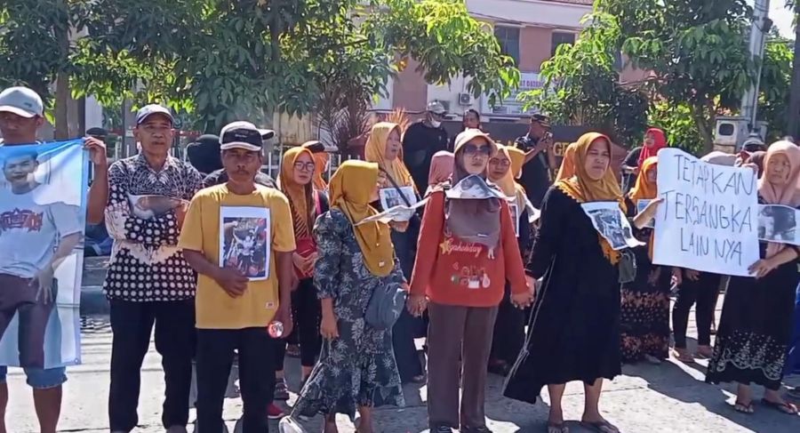 Warga Kaligoro Demo di PN Mojokerto, Tuntut Sidang Kasus Kematian Alfan Transparan dan Adil