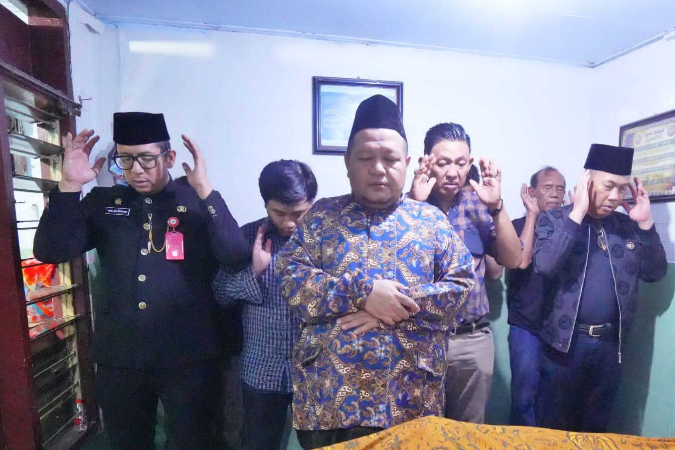 Pastikan Kejadian Tak Terulang, Pj Wai Kota Takziah Korban Kesetrum dan Tinjau TKP