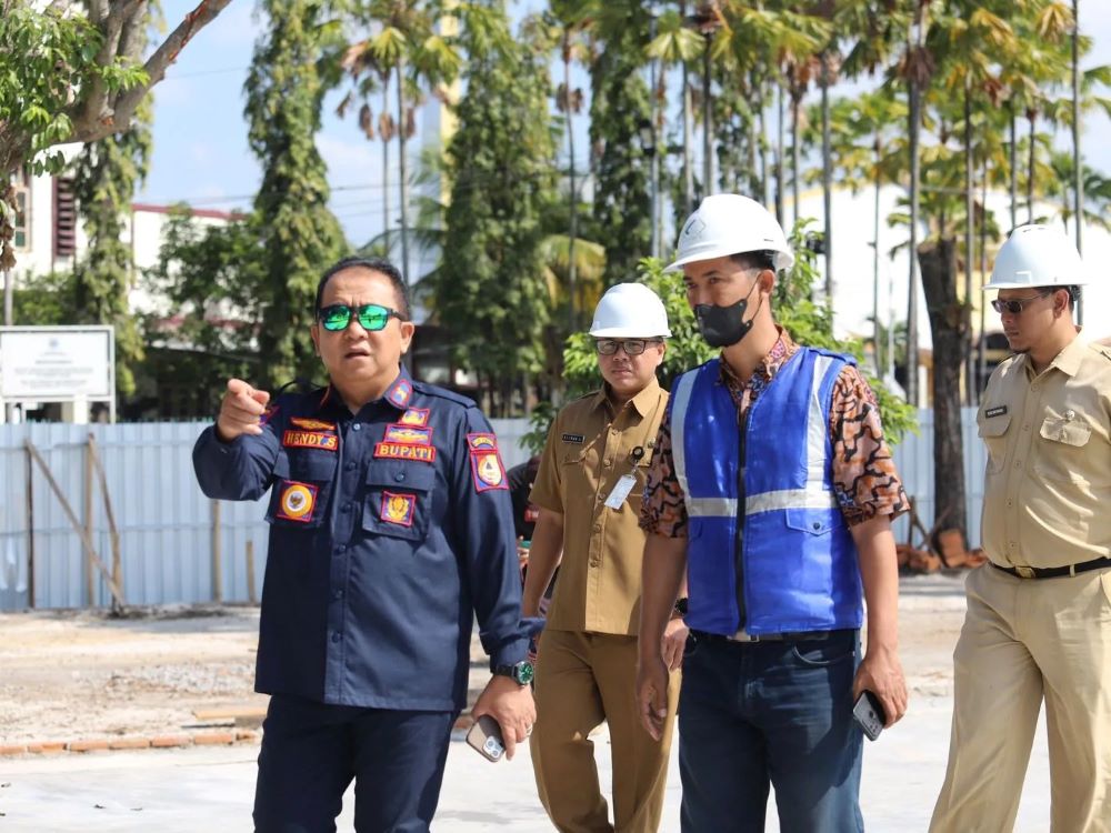 Tinjau Revitalisasi Alun-alun, Bupati Jember Minta Pembangunan Dipercepat