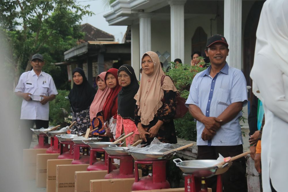 Pemkab Mojokerto Berikan  Bantuan Peralatan untuk 25 Pengusaha Makanan