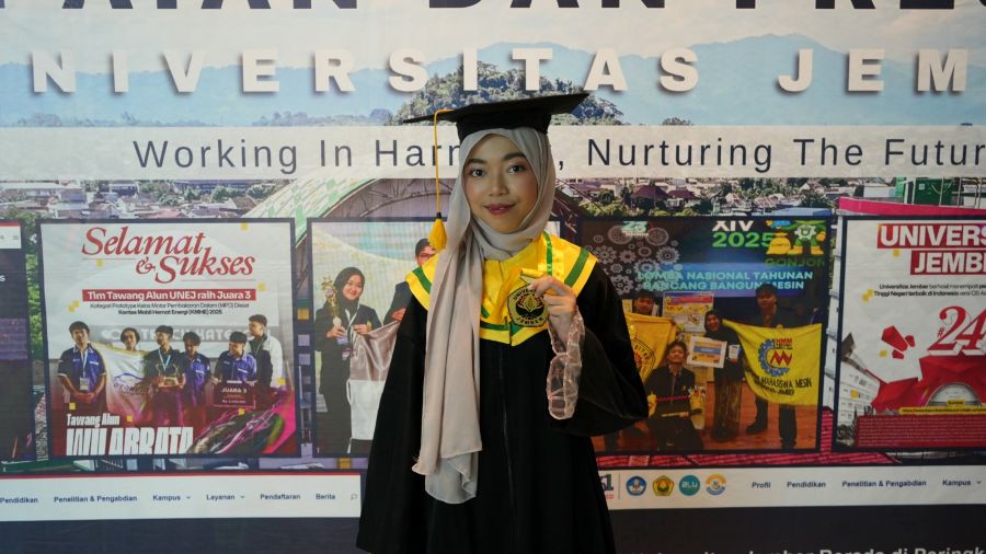 Padatnya Praktikum dan Tugas Aslab Tak Goyahkan Cut Firda, Wisudawati Terbaik Unej