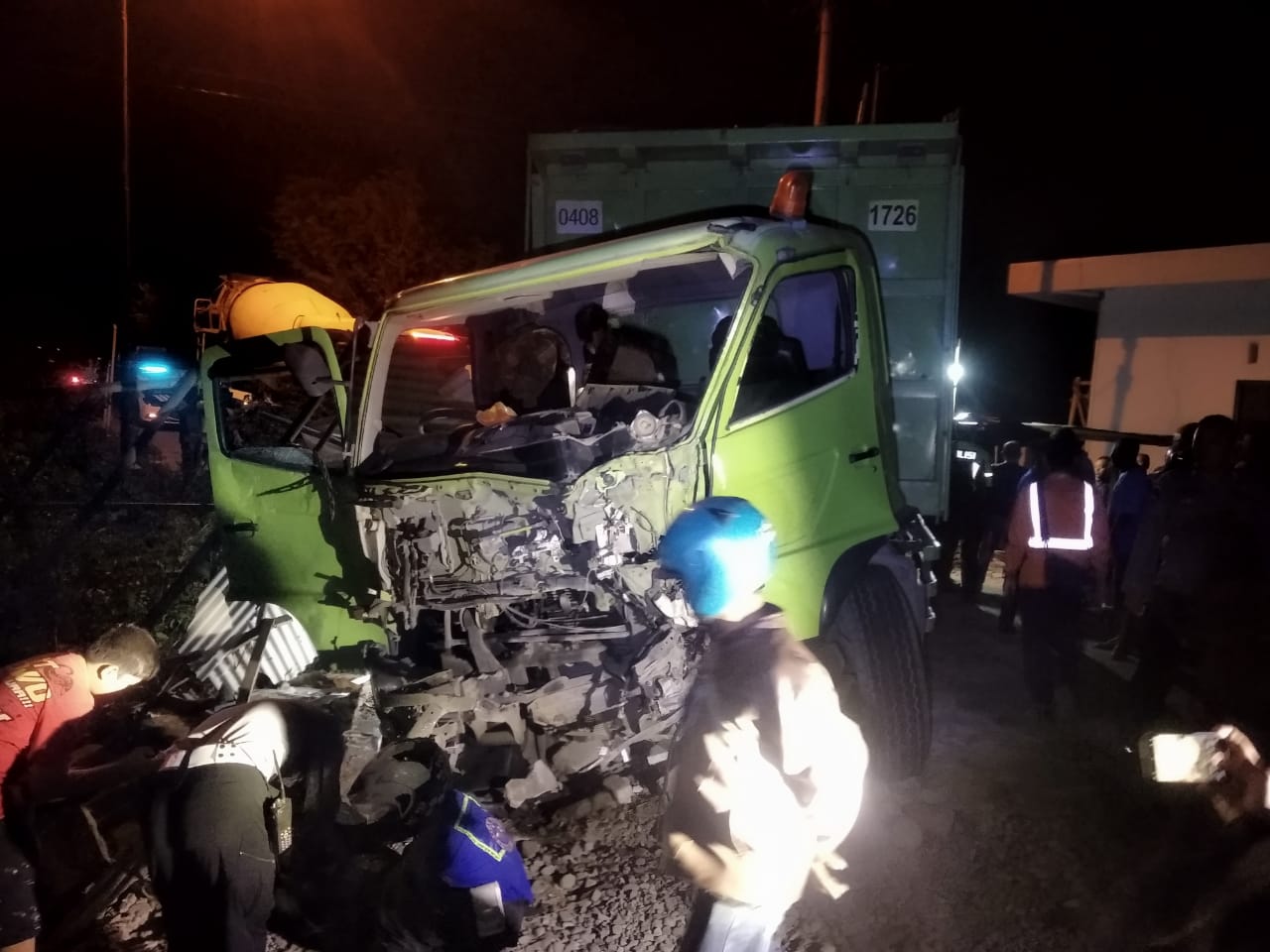 Mogok, Truk Tertabrak Kereta Api di Perlintasan Tanpa Palang di Mojoanyar Mojokerto