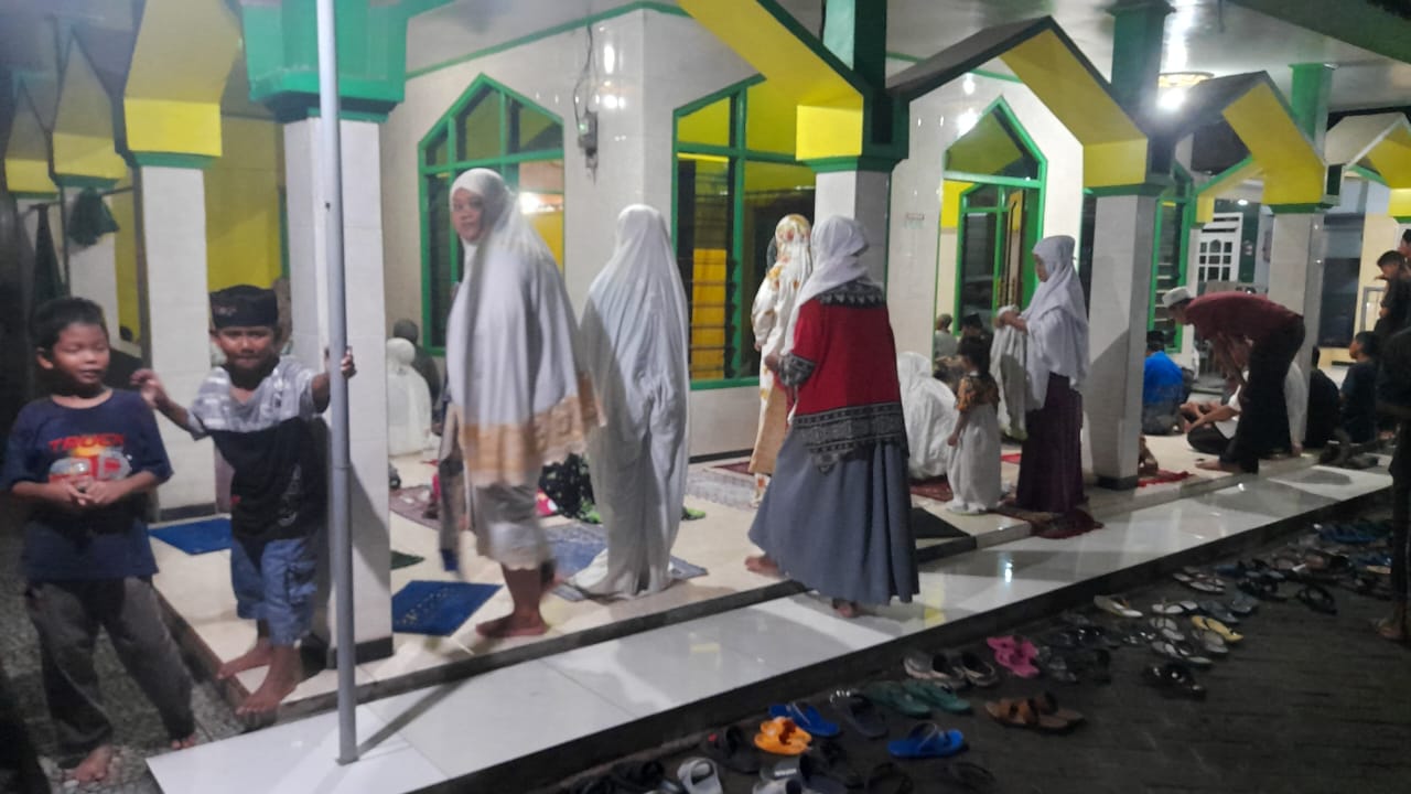 Banjir Surut, Warga di Mojokerto Bersyukur Bisa Salat Tarawih di Musala