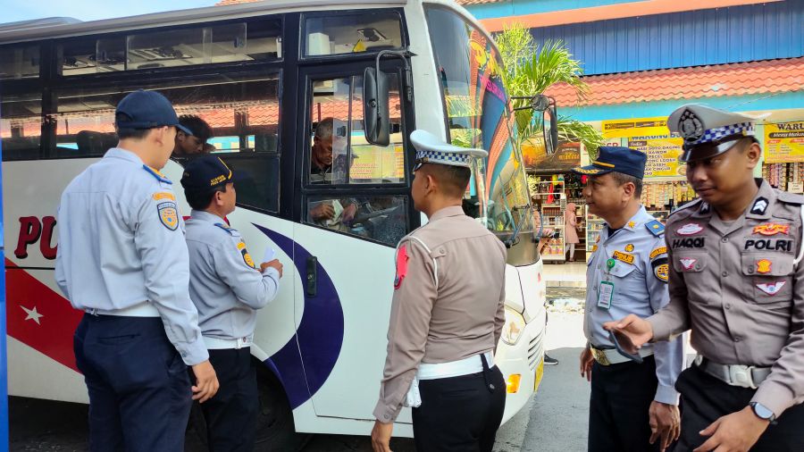Menjelang Libur Nataru, Ramp Check Bus Dilakukan di Terminal Mojokerto