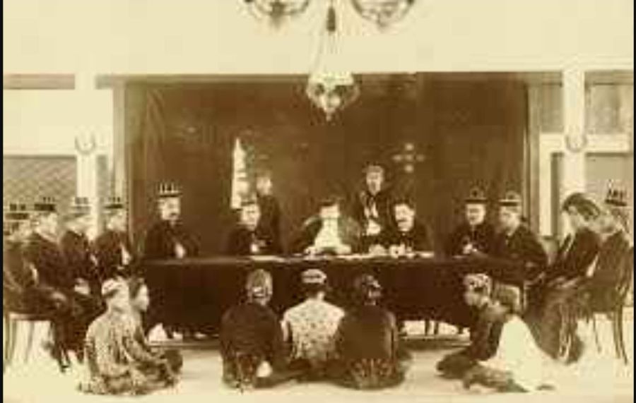 Bupati Kromo Adinegoro Hapus Tradisi Sembah Jongkok di Mojokerto