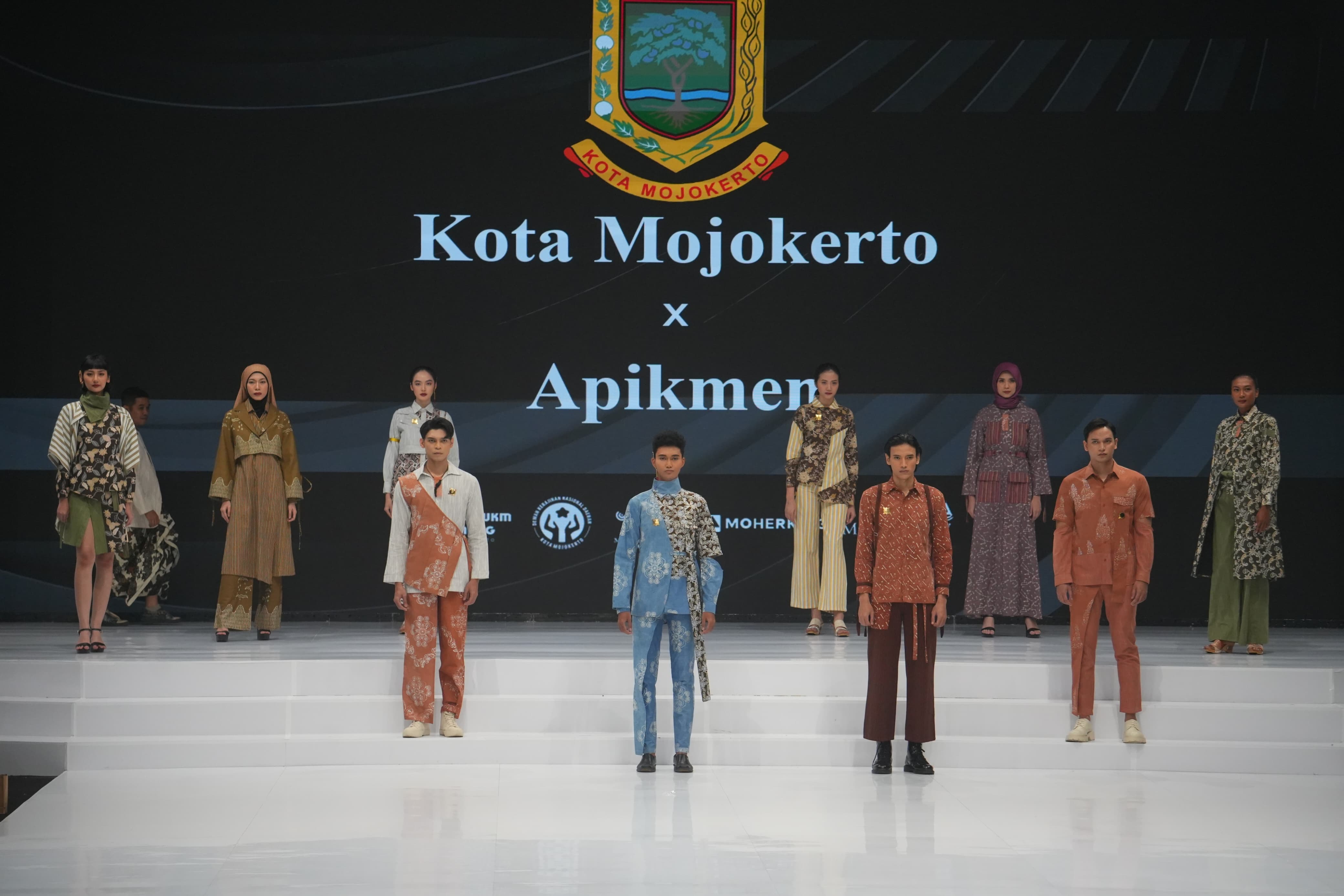 Keren Batik Kota Mojokerto Tampil di Event Nasional Indonesia Fashion Week (IFW) 2024