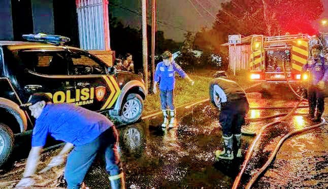 Solar Tumpah di Jalan Raya Maesan Bondowoso, Puluhan Pemotor Terjatuh