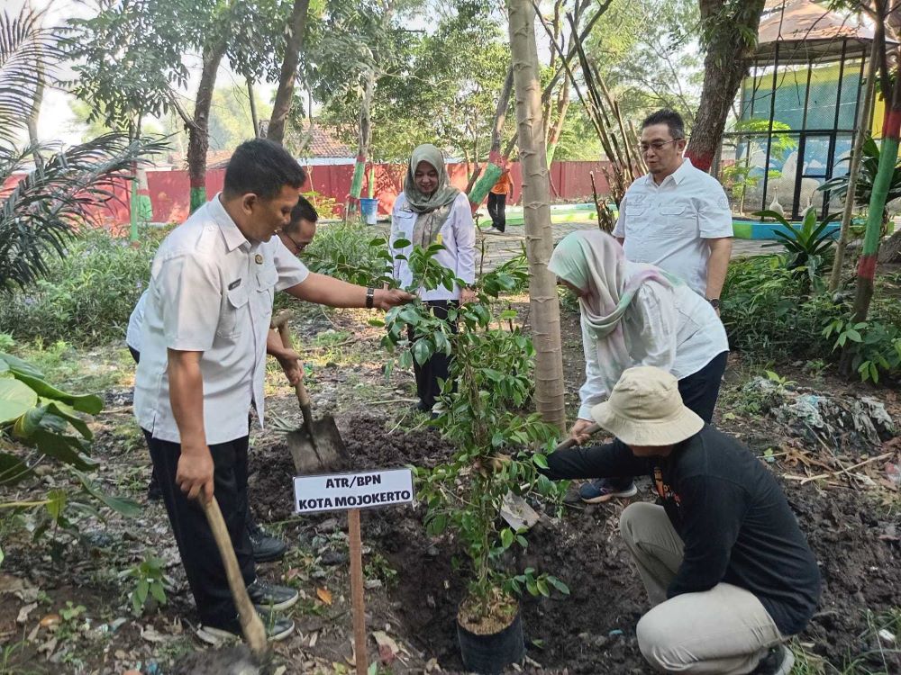 Peringati Hari Lingkungan Hidup se Dunia, DLH Kota Mojokerto Lakukan Aksi di TPA Randegan