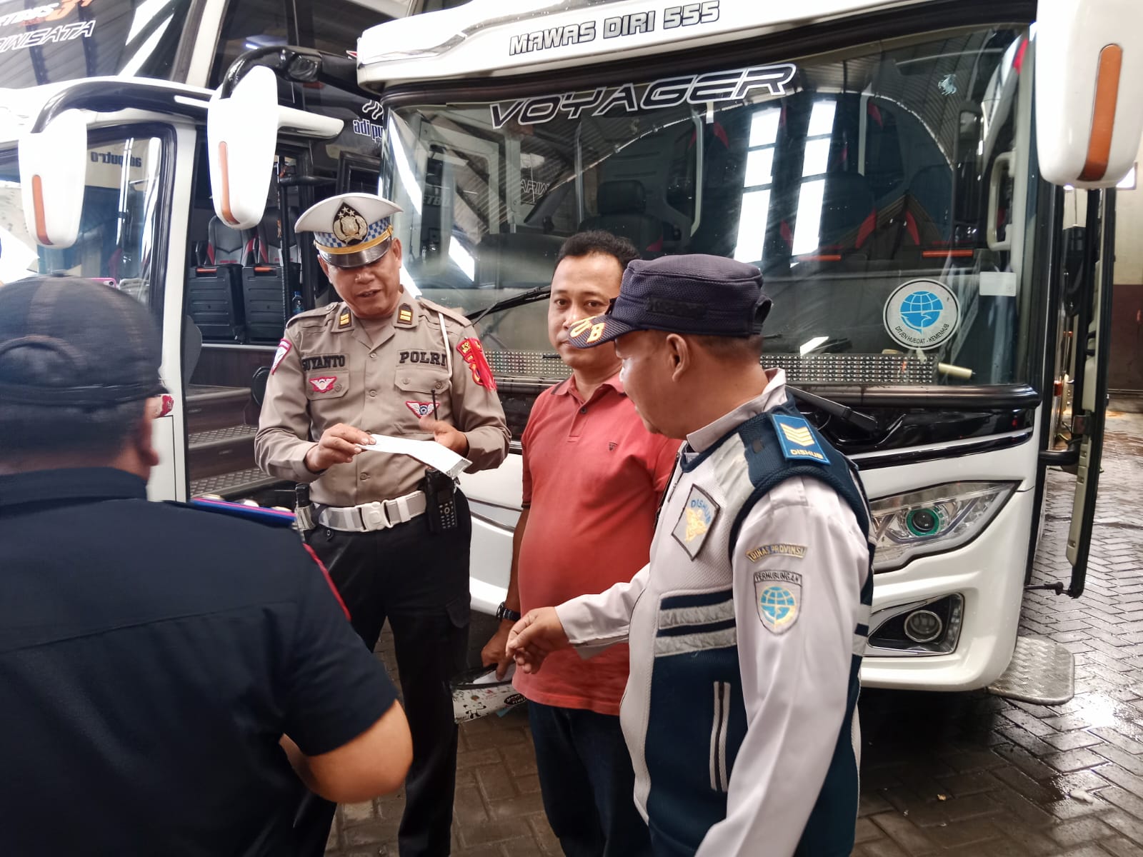 Persiapan Nataru, Tim Gabungan Gelar Ramp Check di PO Bus Ada di Mojokerto