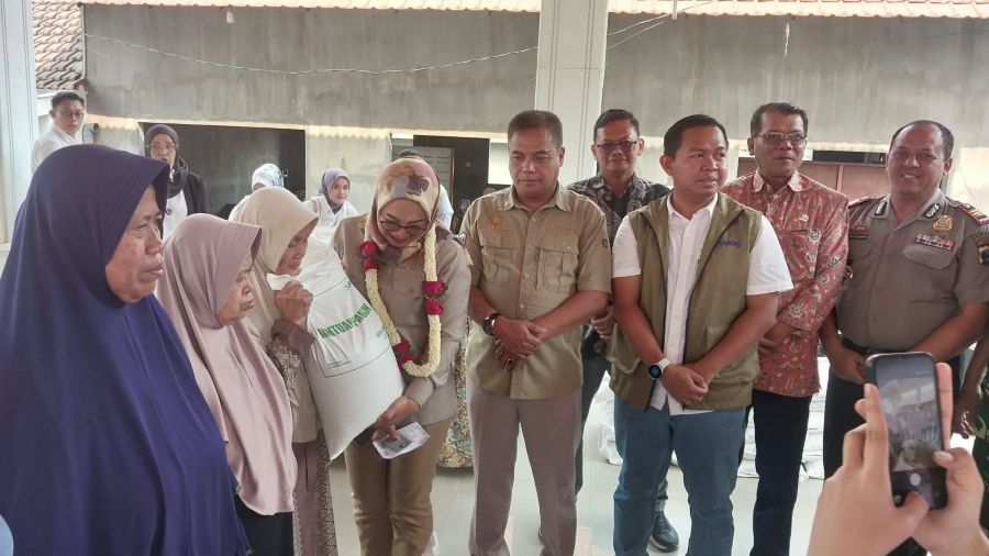 512 Keluarga di Dlanggu Mojokerto Terima Bantuan Beras 30 Kg 