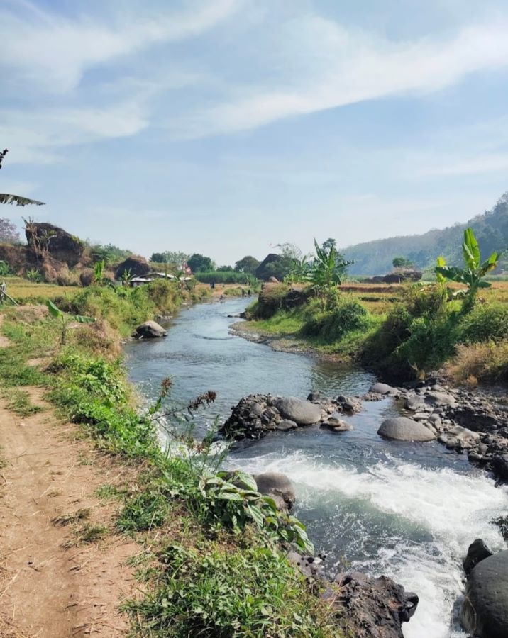 Menikmati Keindahan Alam dan Sejarah di Dam Payung Jabung Mojokerto 