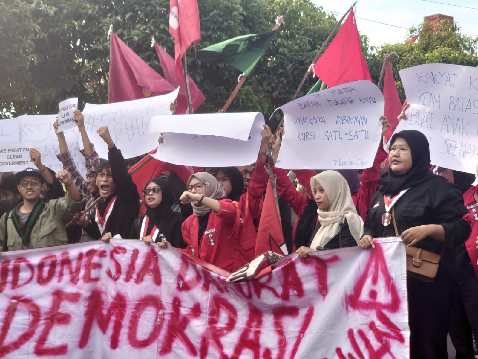 Puluhan Massa di Mojokerto Gelar Aksi Tolak Revisi RUU Pilkada, Ada 9 Poin Tuntutan Disuarakan