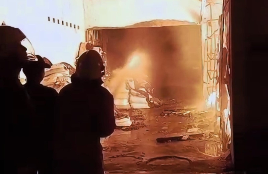 Kebakaran Hanguskan Home Industri Sepatu di Mojokerto, 5 Unit Damkar Dikerahkan