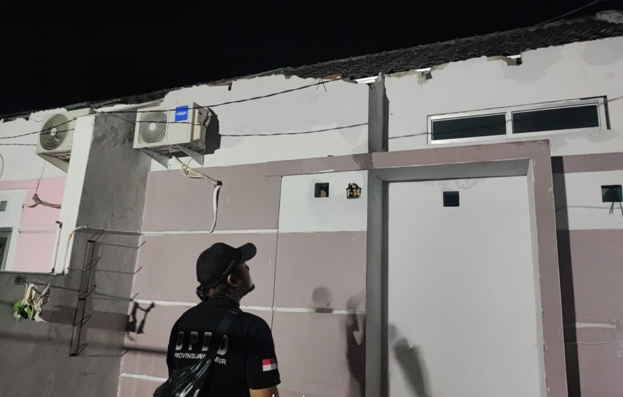 Puluhan Rumah Rusak Diterjang Hujan dan Angin Kencang di Mojokerto