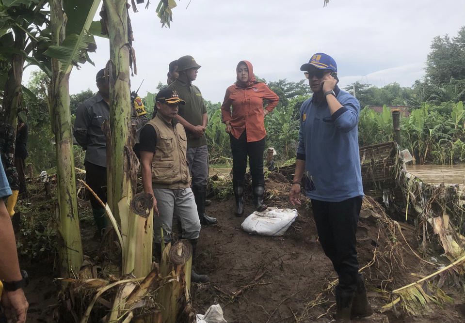 400 KK Terdampak Banjir Akibat Tanggul Jebol di Sambirejo. Bupati Ikfina Langsung Tinjau Lokasi