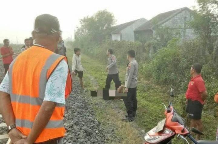 Foto Selfie di Perlintasan, Seorang Remaja di Mojokerto Terserempet Kereta Api