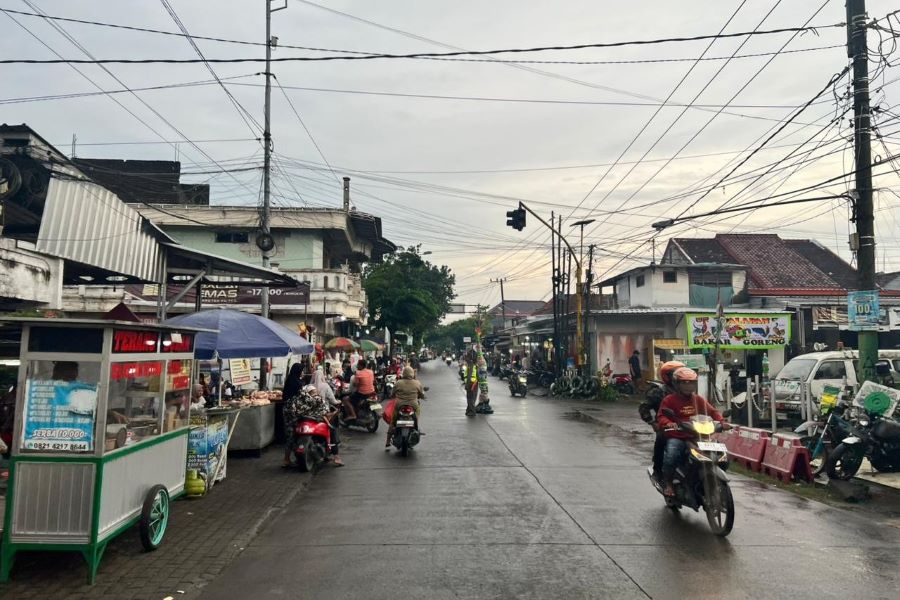 Ruas Jalan Randegan Mojokerto Dipadati Pemburu Kuliner Jelang Berbuka