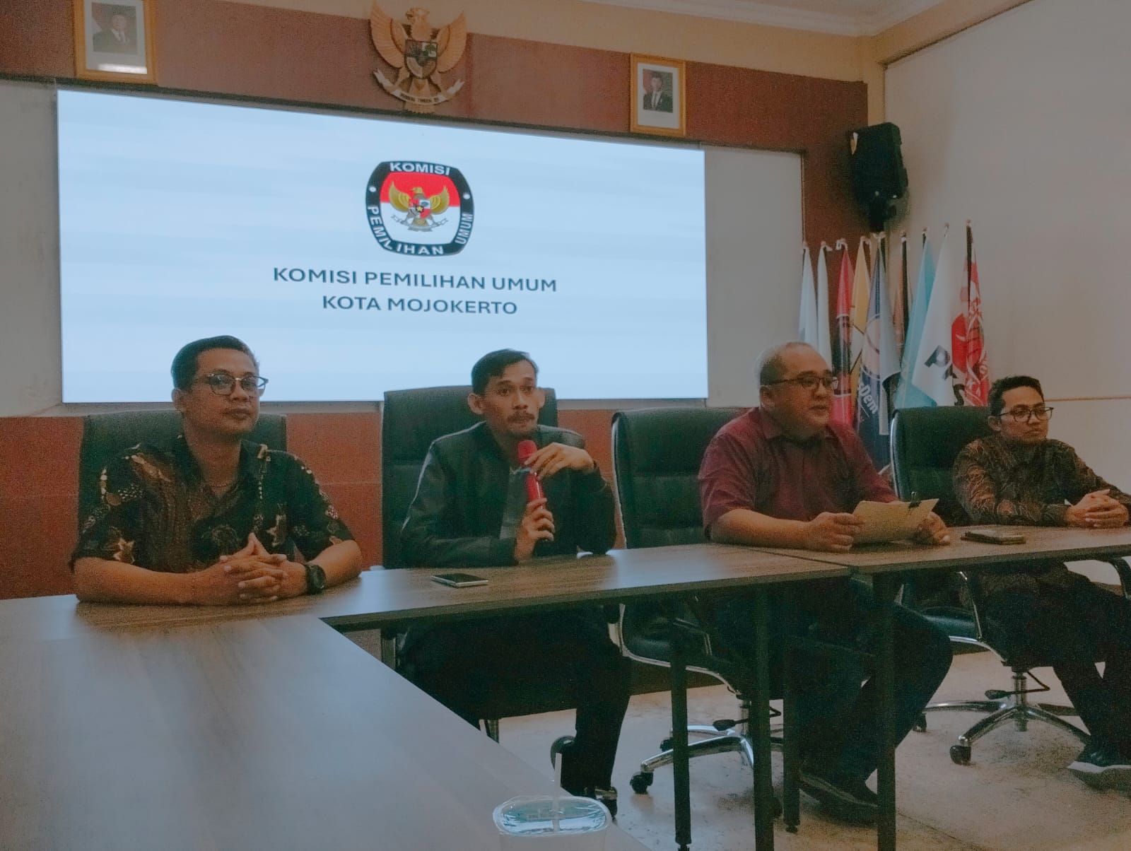 Tim Panelis Debat Kedua Pilwali Mojokerto Akui Kesalahan Data, Sampaikan Permohonan Maaf