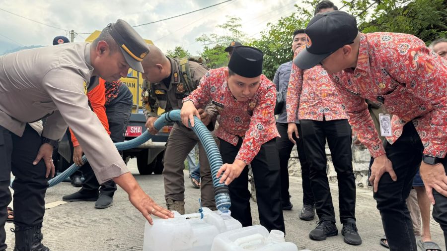 Kekeringan Mojokerto, Pemkab Salurkan Bantuan Air Bersih dan Pangan Untuk Warga Terdampak