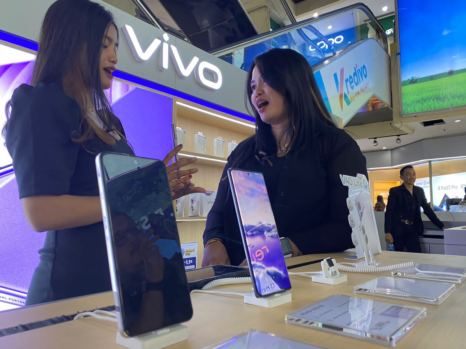 Grand Opening Vivo Store Asia Jaya, Pamerkan Vivo 40 Lite hanya Rp 3 Jutaan