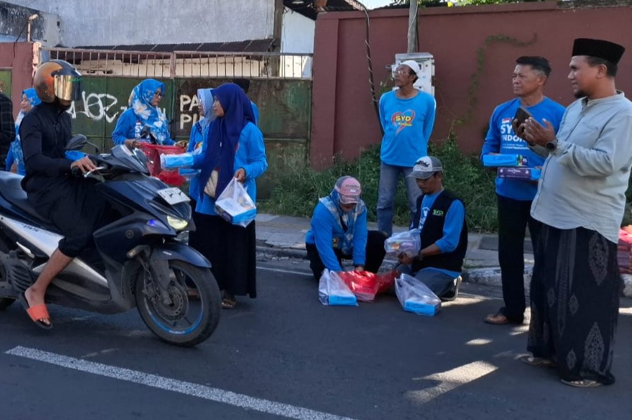 Jumat Berkah, PWI Mojokerto Gandeng SYD Mojokerto Bagi-Bagi Nasi