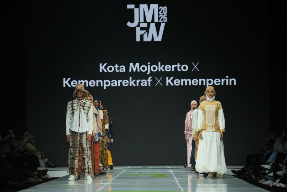 Batik Mojokerto Kembali ''Unjuk Gigi'' di jakarta Muslim Fashion Week 2025