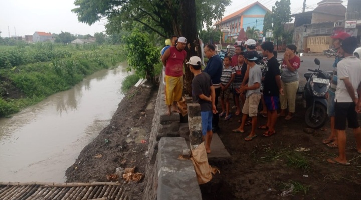 Bocah 11 Tahun Meninggal Dunia, Terpeleset dan Jatuh ke Sungai Jetis Mojokerto