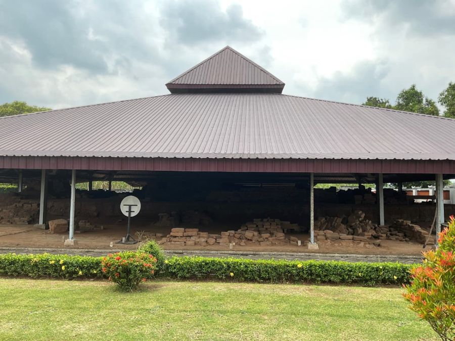 Menelusuri Candi Gentong, Warisan Majapahit yang Hampir Terlupakan