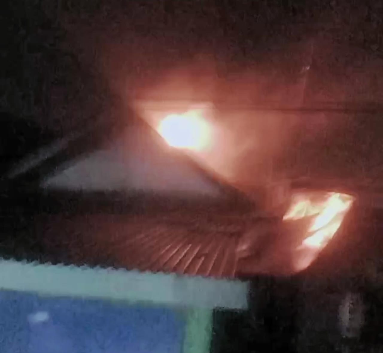 Diduga Korsleting Listrik, Rumah di Blooto Kota Mojokerto Terbakar 