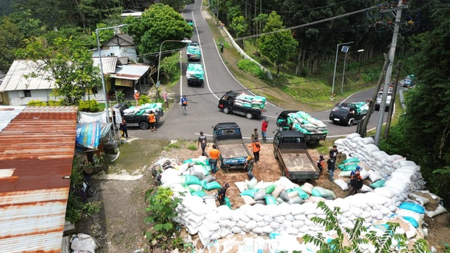 Benteng Penyelamat Jalur Turunan Sendi-Pacet Ditambah 1500 Karung Sekam