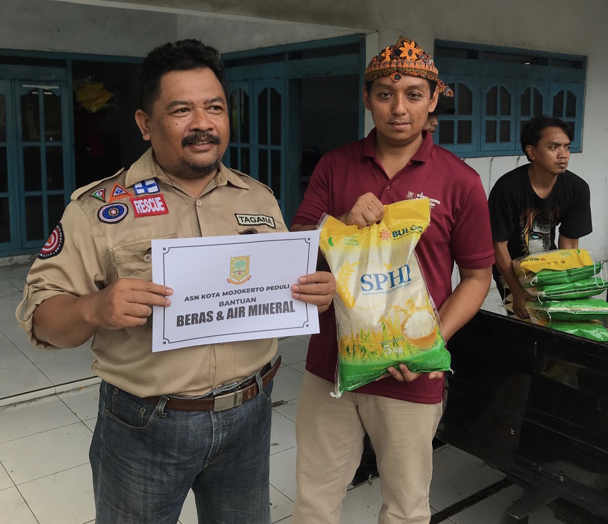 ASN Pemkot Mojokerto Kirim 1,2 Ton Beras untuk Korban Banjir di Kabupaten Mojokerto