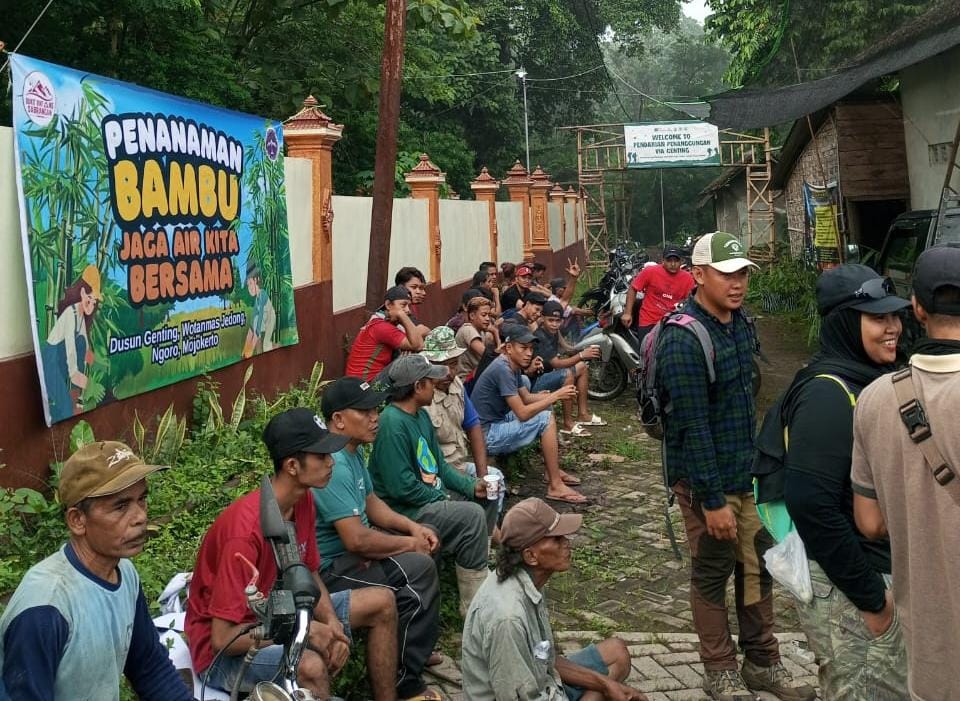 Ratusan Bibit Bambu Ditanam di Jalur Pendakian Gunung Penanggungan Via Ngoro Mojokerto