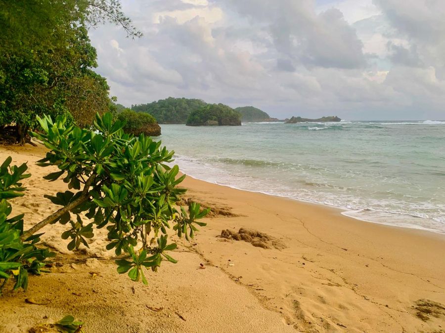 Pesona Pantai Kondang Merak, Surga Tersembunyi di Selatan Malang