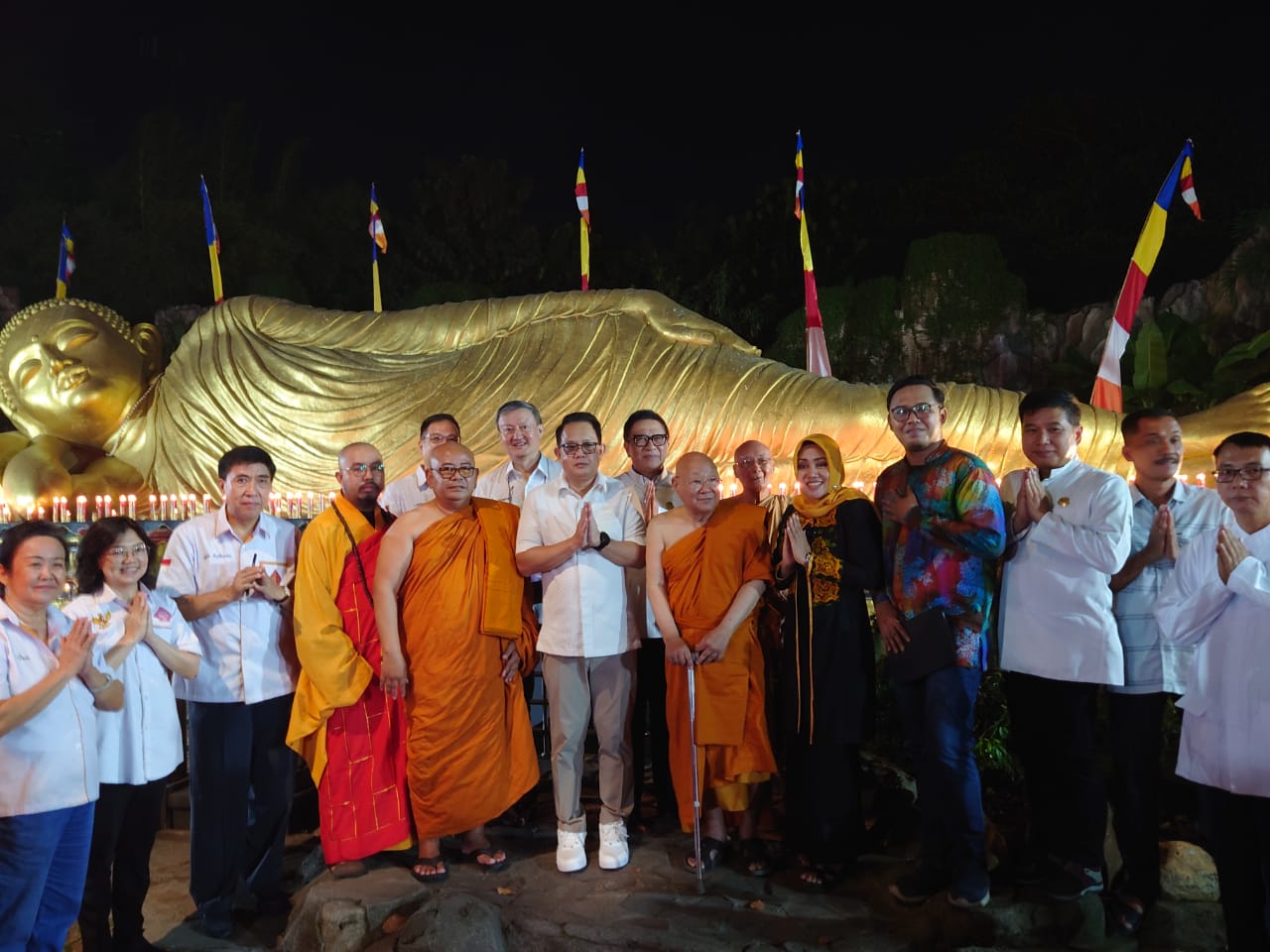 Kunjungi Budha Tidur di Trowulan, Pj Gubernur Jatim : Waisak Membawa Kedamaian dan Keharmonisan