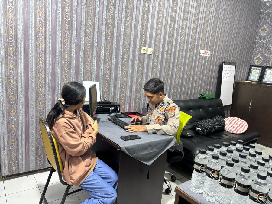Jelang Malam Satu Suro, Polisi di Kota Mojokerto Amanakan Puluhan Botol Miras