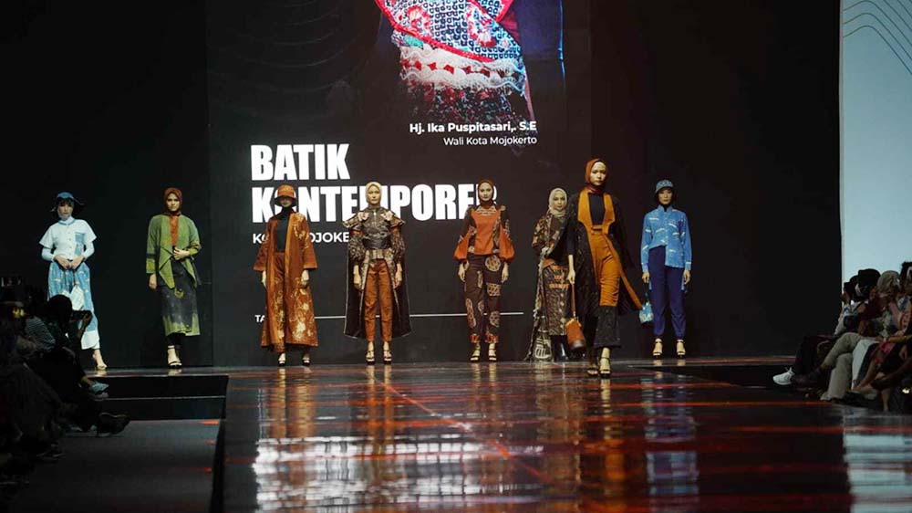 Batik Kota Mojokerto Menyapa Pecinta Mode di Jakarta Muslim Fashion Week 2024