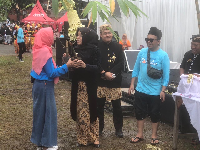 Trawas Heritage Festival, Ngunduh Wohing Patirtan, Bupati Mojokerto Bagikan Bibit Bambu