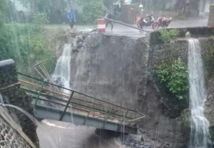 Belum Setahun Dibangun, Jembatan Darurat di Kutorejo Mojokerto Kembali Putus