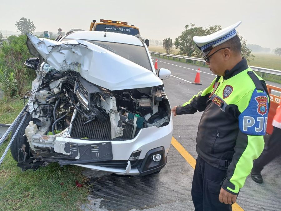 Kecelakaan Beruntun di Tol Jombang - Mojokerto, Penumpang Isuzu Panther Tewas Tertabrak Saat Selamatkan Diri