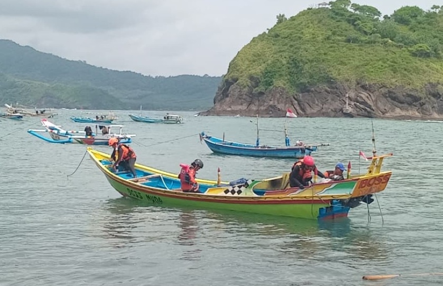 Pencarian Pemancing Tenggelam Terus Berlanjut, Tim Gunakan Perahu dan Motor Trail