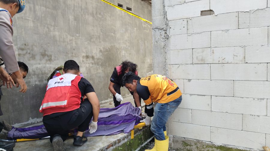 Pekerja Bangunan di Puri Mojokerto Tewas Tersengat Listrik Saat Pasang Atap Rumah Kos