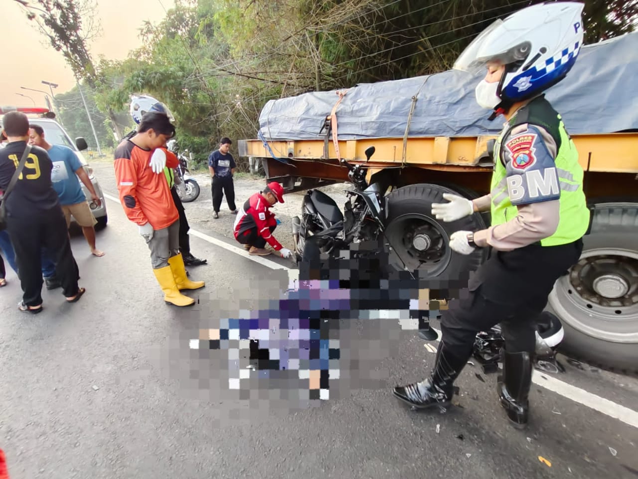 Pengendara Motor Asal Pamekasan Tewas Usai Tabrak Truk Parkir Pinggir Jalan di Mojokerto