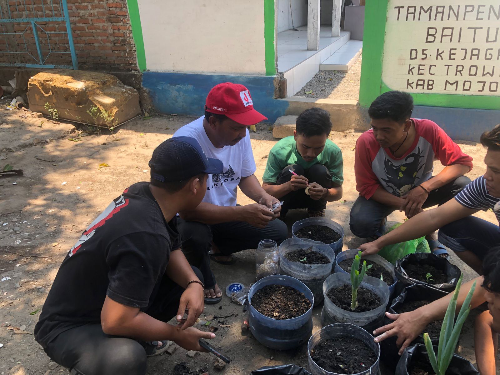 Wehasta Tularkan Ilmu Tanam Sayur di Yayasan Baitu Husodo