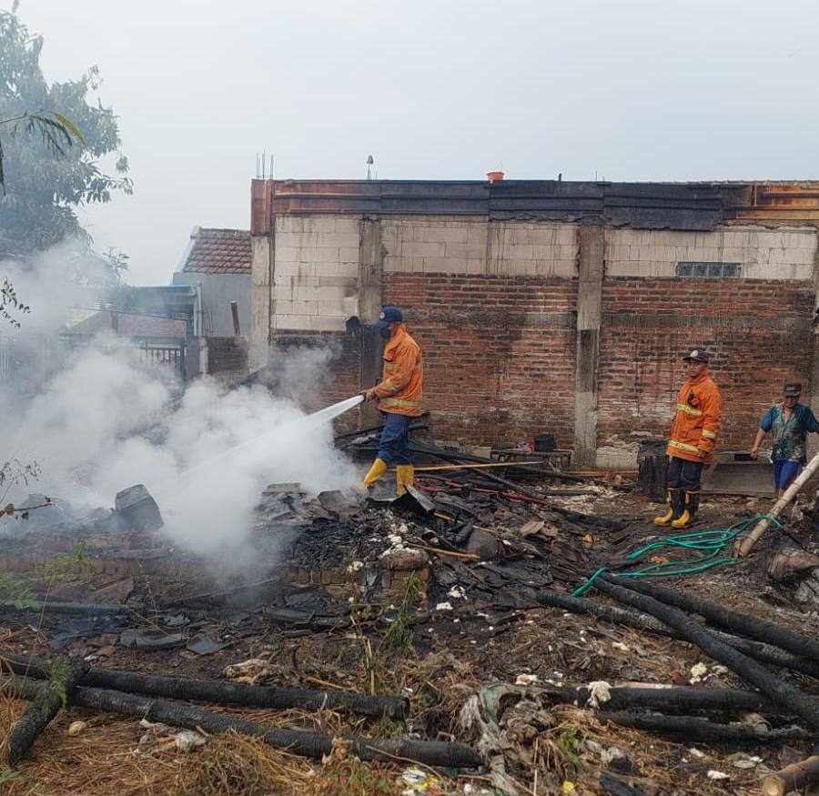 Dapur Rumah di Kutorejo Mojokerto Ludes dilalap Si Jago Merah