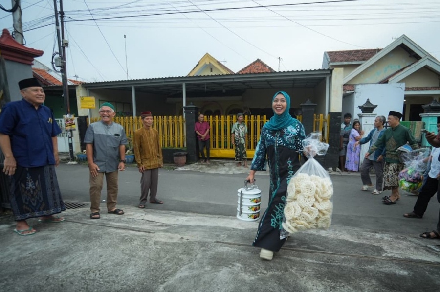 Unik! Rantangan Ning Ita, Cara Wali Kota Mojokerto Buka Puasa Bersama Warga